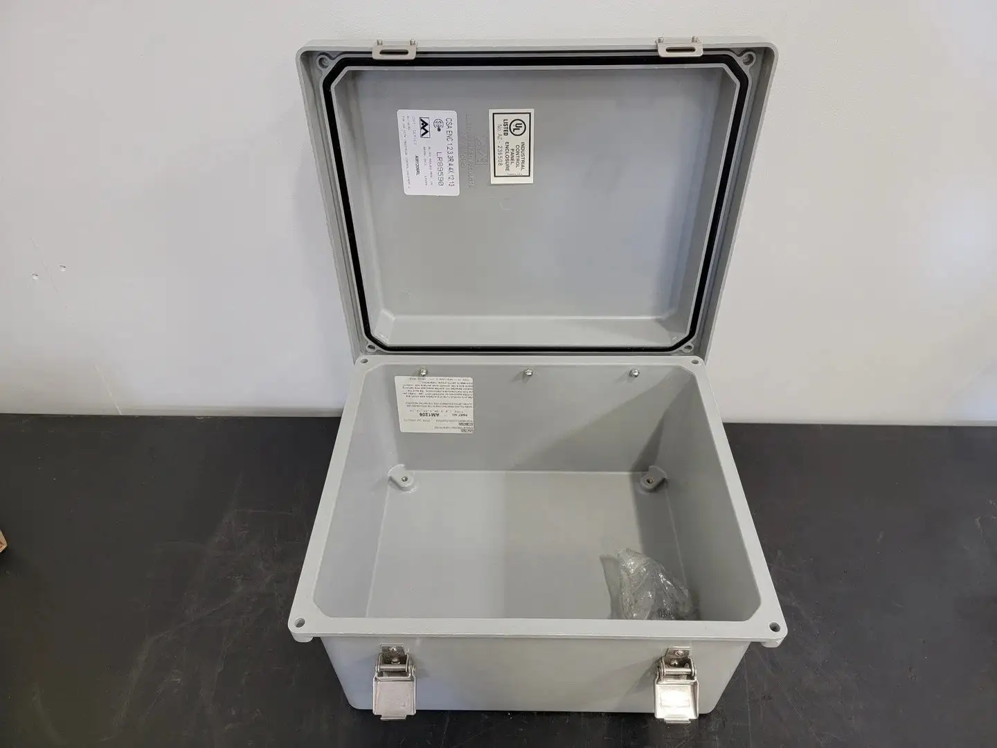 NEW 2002 ALLIED MOULDED PRODUCTS AM1206RL