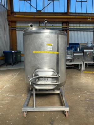 Used _UNKNOWN_ 800 Litre Stainless Steel Tanks GB | Perry Equipment #1136095