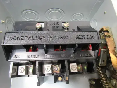 General Electric THN3361 Model 10 600V 30A  Non-Fusible Disconnect Safety Switch