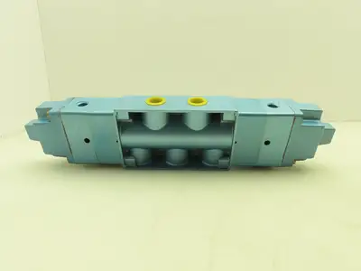 Skinner S4KKJAL4 Pneumatic Directional Control Valve 5-Way 3Pos 120V 150PSI 1/2"