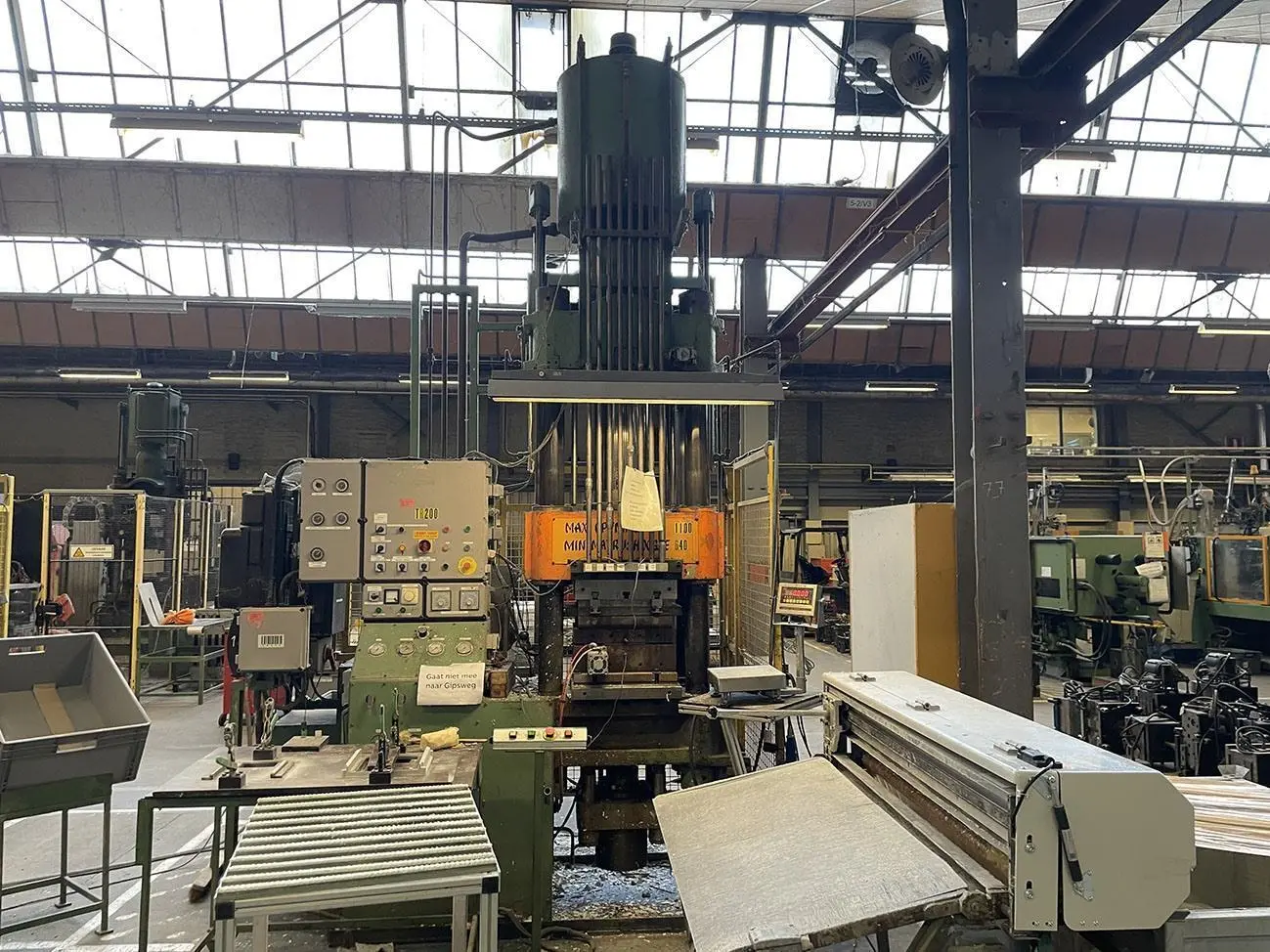 USED HL 200 TON 4 COLUMN PRESS
