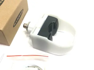USED BANNER ENGINEERING ILLUMINATED VERIFICATION TOUCH BUTTON 2-COLOR 5-PIN
