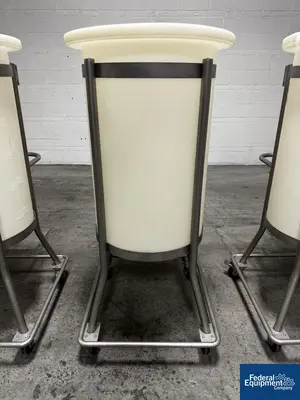 N/A (3) 200L Portable Plastic Mix Tanks with Mixer