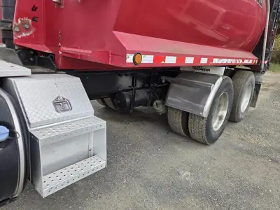 USED 2013 PETERBILT 365