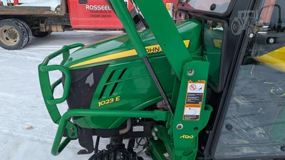 USED 2015 JOHN DEERE 1023E