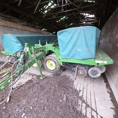 JOHN DEERE 455 Grain Drill | Iron Listing (2)