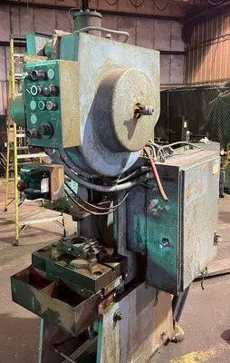 Used 1983 NIAGARA NIAGARA M22 20T O.B.I. Presses | Universal Metalworking Equipment #1282209