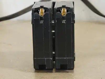USED SQUARE D HOM230