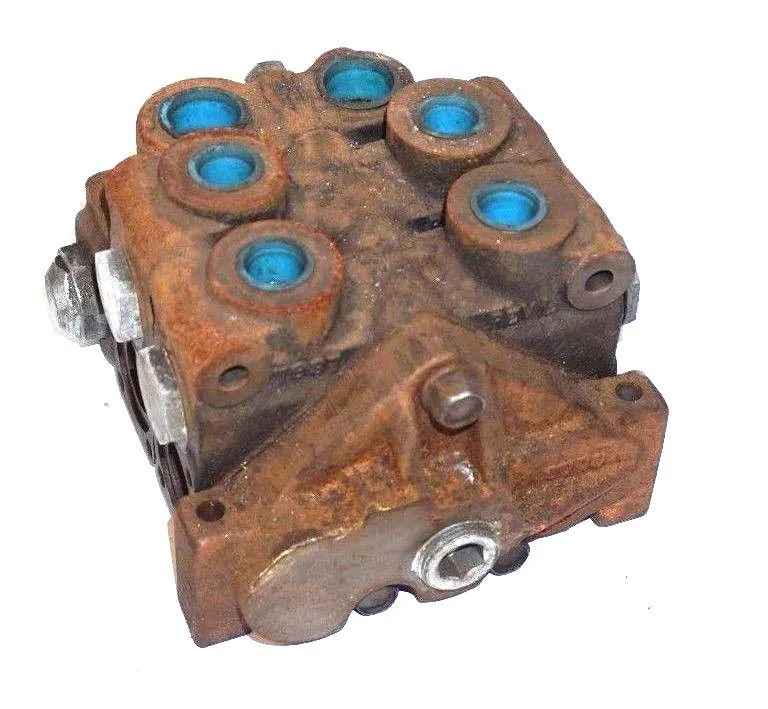 NEW HYSTER 7697 REV. L 3-WAY DIRECTIONAL VALVE