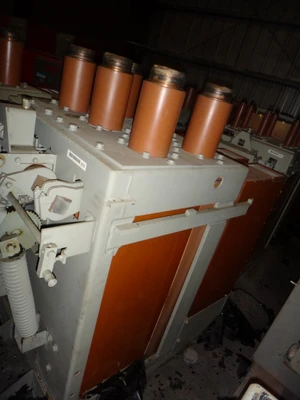 General Electric AM13.8-1000-3H Magne Blast Circuit Breakers
