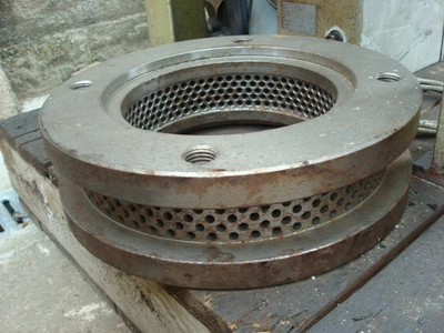 Simon Heesen Orbital Pellet Press