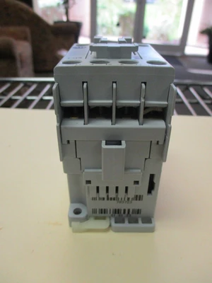 USED Allen-Bradley 100-C09*10 Ser A