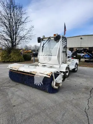 USED 2011 ROADTEC FB85