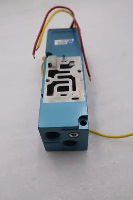 NEW MAC VALVES 82A-0A-CKA PNEUMATIC SOLENOID VALVE BASE MANIFOLD STOCK H1510