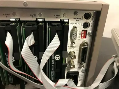 KEITHLEY 7002 SWITCH SYSTEM WITH 10 KEITHLEY 7012-2 4X10 MATRIX CARDS