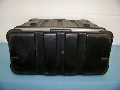 Yamaha 150 Power Amp / Amplifier XH150 in Hard-Sided Road / Travel Case