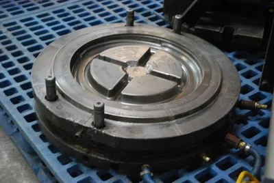 USED Injection Mold 5 Gal Screw Top