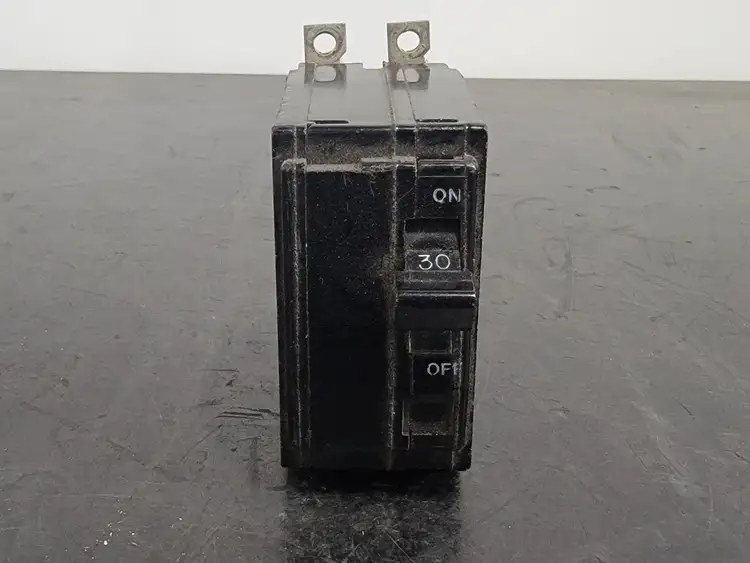 Used SQUARE D QOB230 Switchgears British Columbia CA | Lenmark #242977
