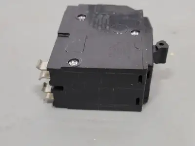USED SCHNEIDER ELECTRIC QO215