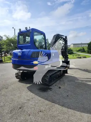 USED 2025 BLU B60