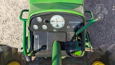USED 1970 JOHN DEERE 2520