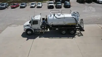 New | in-Stock 2027 PETERBILT 548 Vacuum Truck Texas US | Roll Off Truck World #1492027