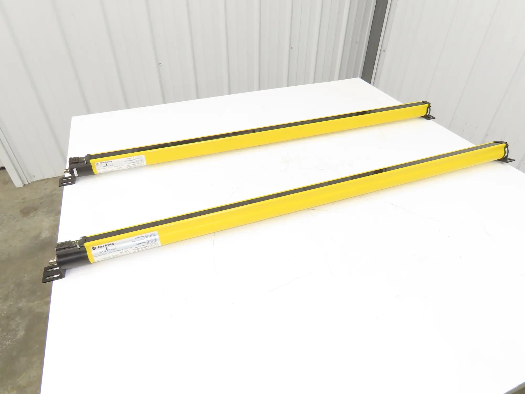 Allen Bradley GuardShield Safety Light Curtain Transmitter/Receiver Set 1120mm