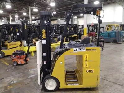 USED 2023 YALE ESC030