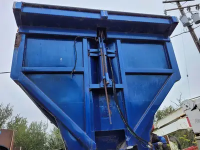 USED 2003 CANAMERICAN STONE SPREADER SOIL KING XL19