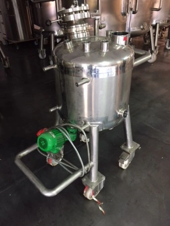 Used SAPPHIRE ENGINEERING 90 Litre Stainless Steel Tanks New Jersey US | Perry Equipment #120902