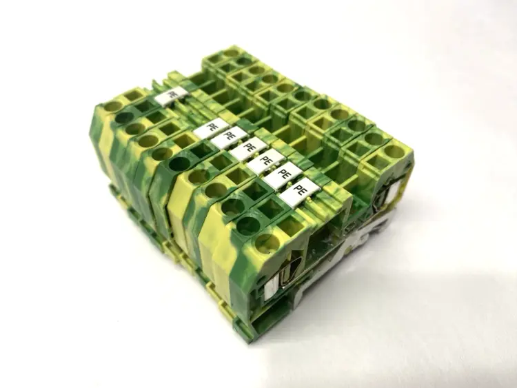 Used WAGO GROUND TERMINAL BLOCK 2-CONDUCTOR LOT OF 11 Terminal Blocks | Maverick Industrial Sales #1103453