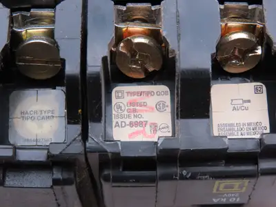 Square D QOB340 Bolt On Circuit Breaker 2 & 3 Pole 20A 240V Mixed Lot of 4