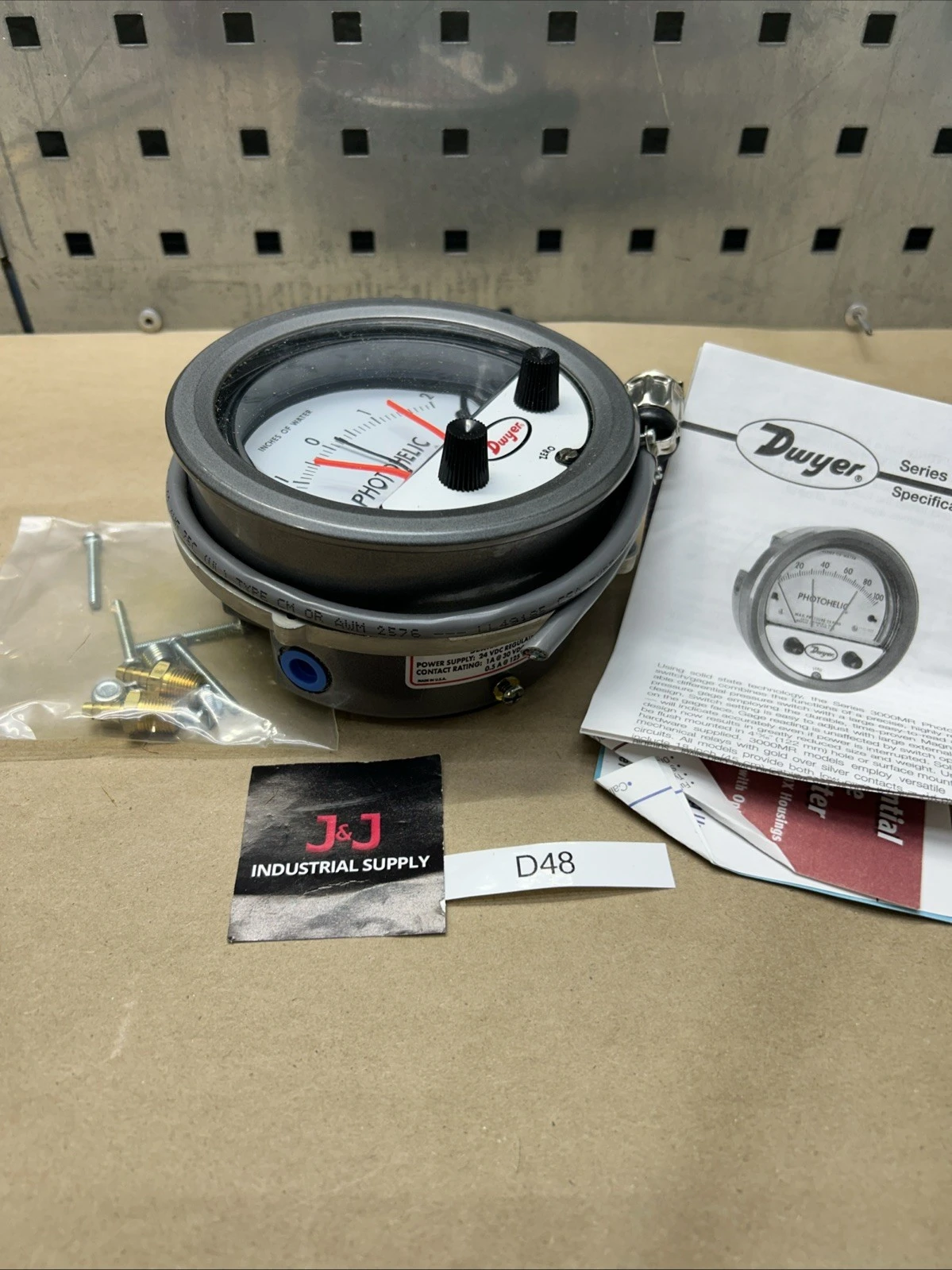 NEW Dwyer 3000MR Photohelic