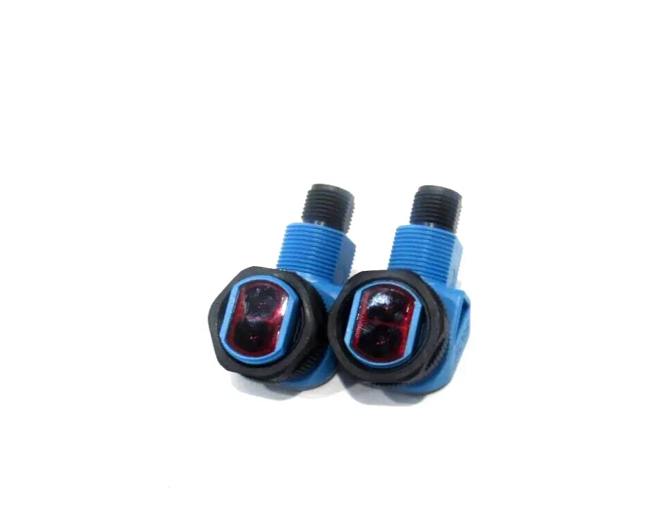 LOT OF 2 NEW SICK ET3-P5728 PROXIMITY SENSOR ET3P5728