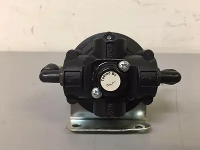 USED FAIRCHILD 10222 PNEUMATIC PRESSURE REGULATOR MAX 500 PSIG 35 BAR 3500 KPA