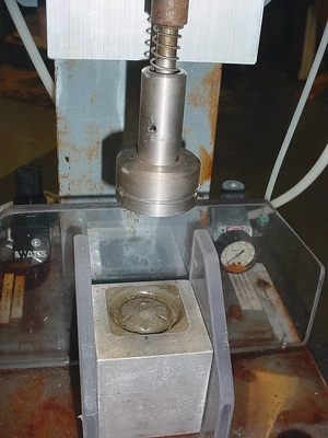 USED SEMI AUTO PNEUMATIC CAPPER SEMI AUTO CAPPER