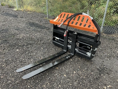 Used WOLVERINE PFA-11-3300G SKID STEER PALLET FORK HYDRAULIC ADJUSTABLE Pallet Forks Michigan US | Miedema Asset Management Group #1457303
