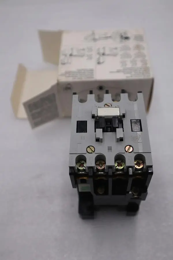NEW ALLEN BRADLEY 100-A18NA3 SERIES C CONTACTOR STOCK G736A