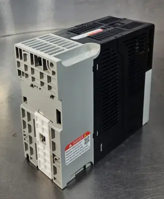Allen Bradley 25A-D2P3N104/B PowerFlex 523 0.75kW (1Hp) AC Drive Loc1E7