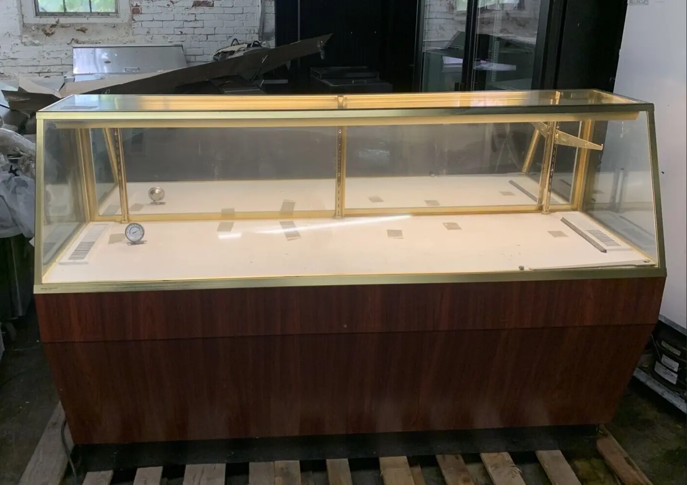 174-0183 Spartan Showcase CPR-6 70” Self Contained Full Service Display Case