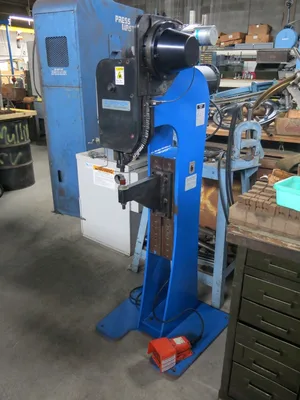 USED SUPERIOR RIVET MACHINES 610 IMPACT RIVETER