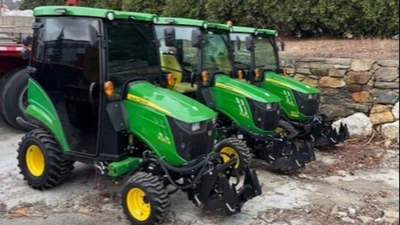 USED 2025 Deere 1025R