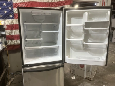 Used WHIRLPOOL GOLD FREEZER ON BOTTOM Refrigerators Michigan US | Miedema Asset Management Group #1425132