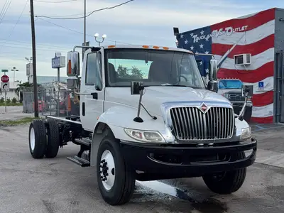 Used 2018 INTERNATIONAL DURASTAR 4300 Cab Chassis trucks Florida US | Truck and Van Outlet #1509142