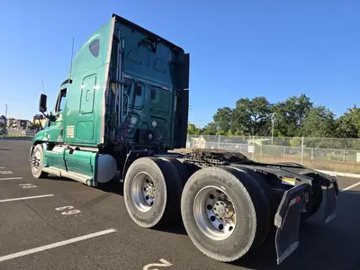 USED 2012 FREIGHTLINER CASCADIA 125