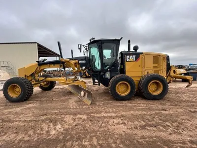 2015 Caterpillar 140M3