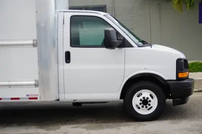 Used 2017 GMC SAVANA G3500 Box trucks Florida US | Truck and Van Outlet #1541709