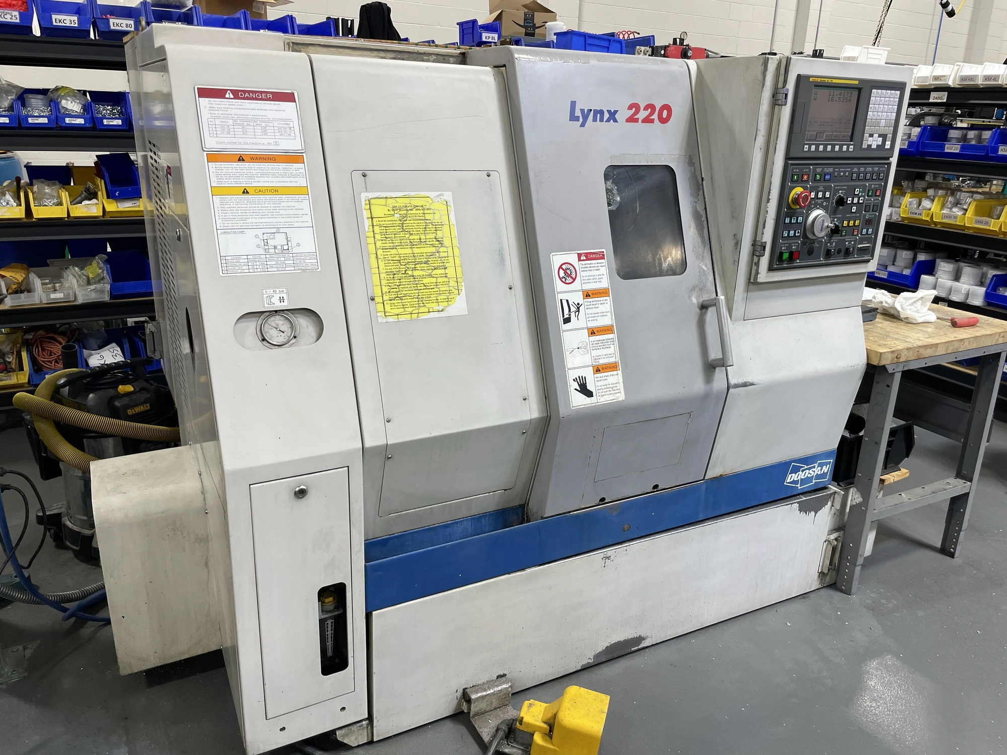 USED 2007 DOOSAN LYNX 220A CNC TURNING CENTER