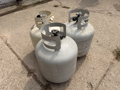 Used (3) 20LB PROPANE TANKS. _UNKNOWN_ Cryogenic & Gas Tanks Michigan US | Miedema Asset Management Group #1419785