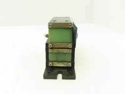 Osaka Seiko Small Parts Feeder Linear Conveyor Vibration Magnetic Motor 200V